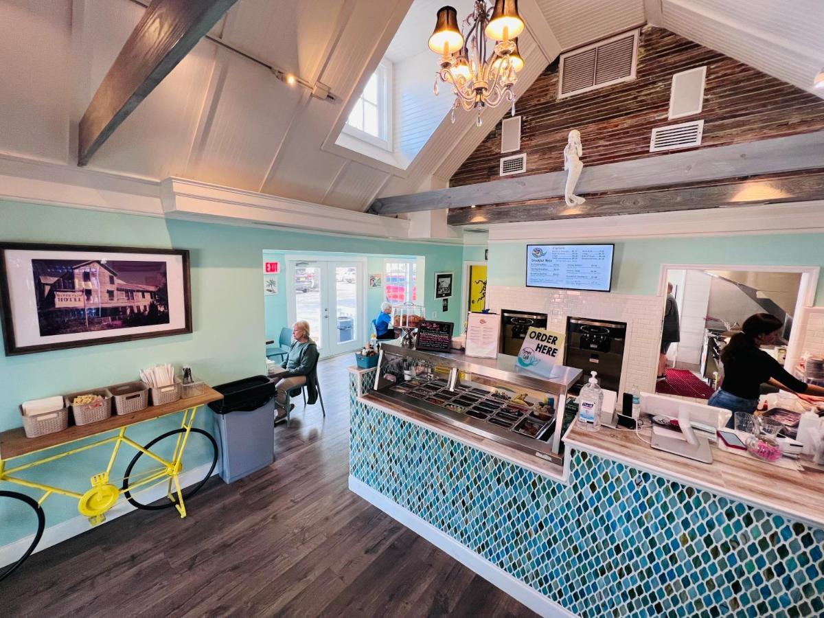 The Riverview - New Smyrna Hotel
