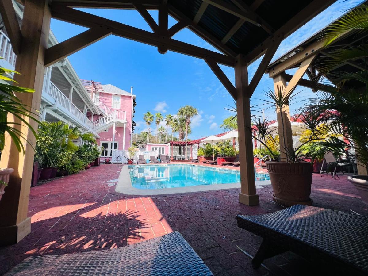 The Riverview - New Smyrna Hotel