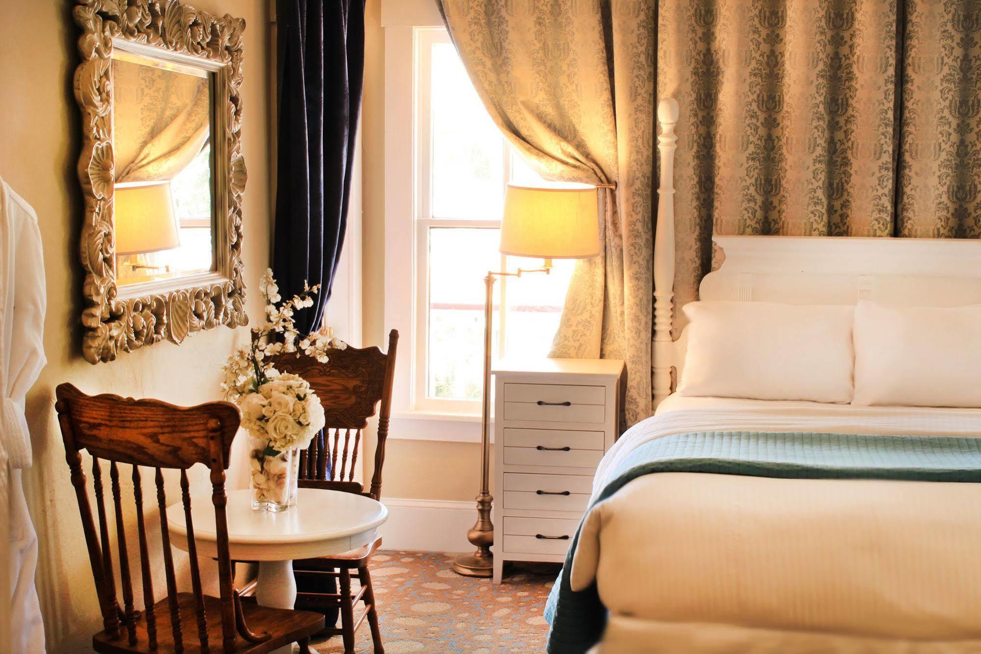 The Riverview - New Smyrna Hotel