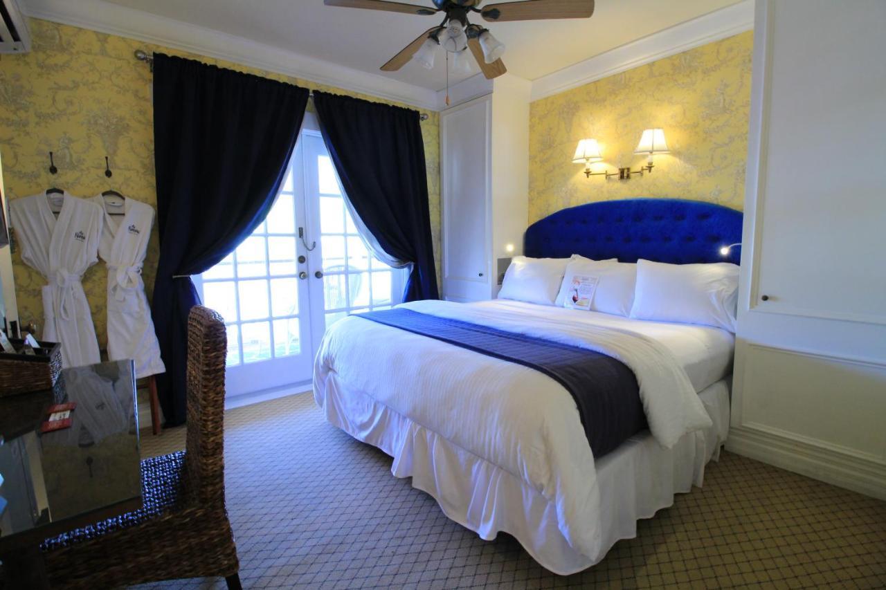 The Riverview - New Smyrna Hotel